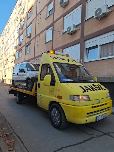 Vuča teretnog vozila u Osijeku, radni stroj na prikolici
