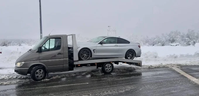 Vozač Jakšić priprema vučno vozilo za polazak u Osijeku